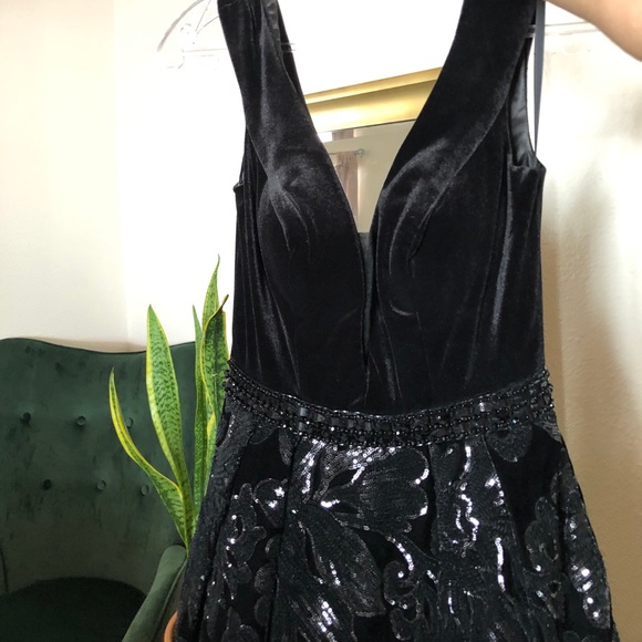 Black velvet dress - Picture 2 of 4